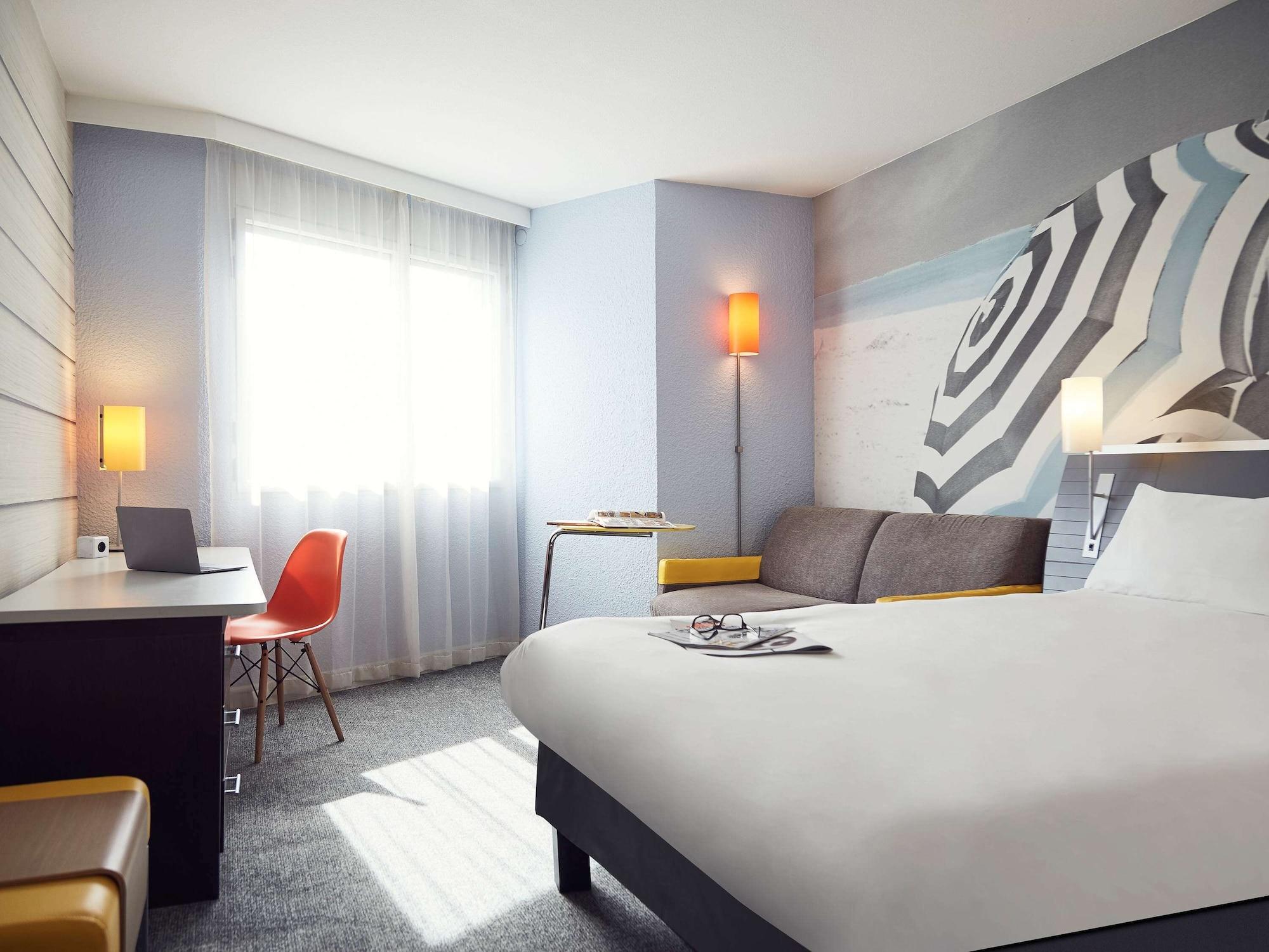 Ibis Styles Toulon La Seyne Sur Mer Bagian luar foto