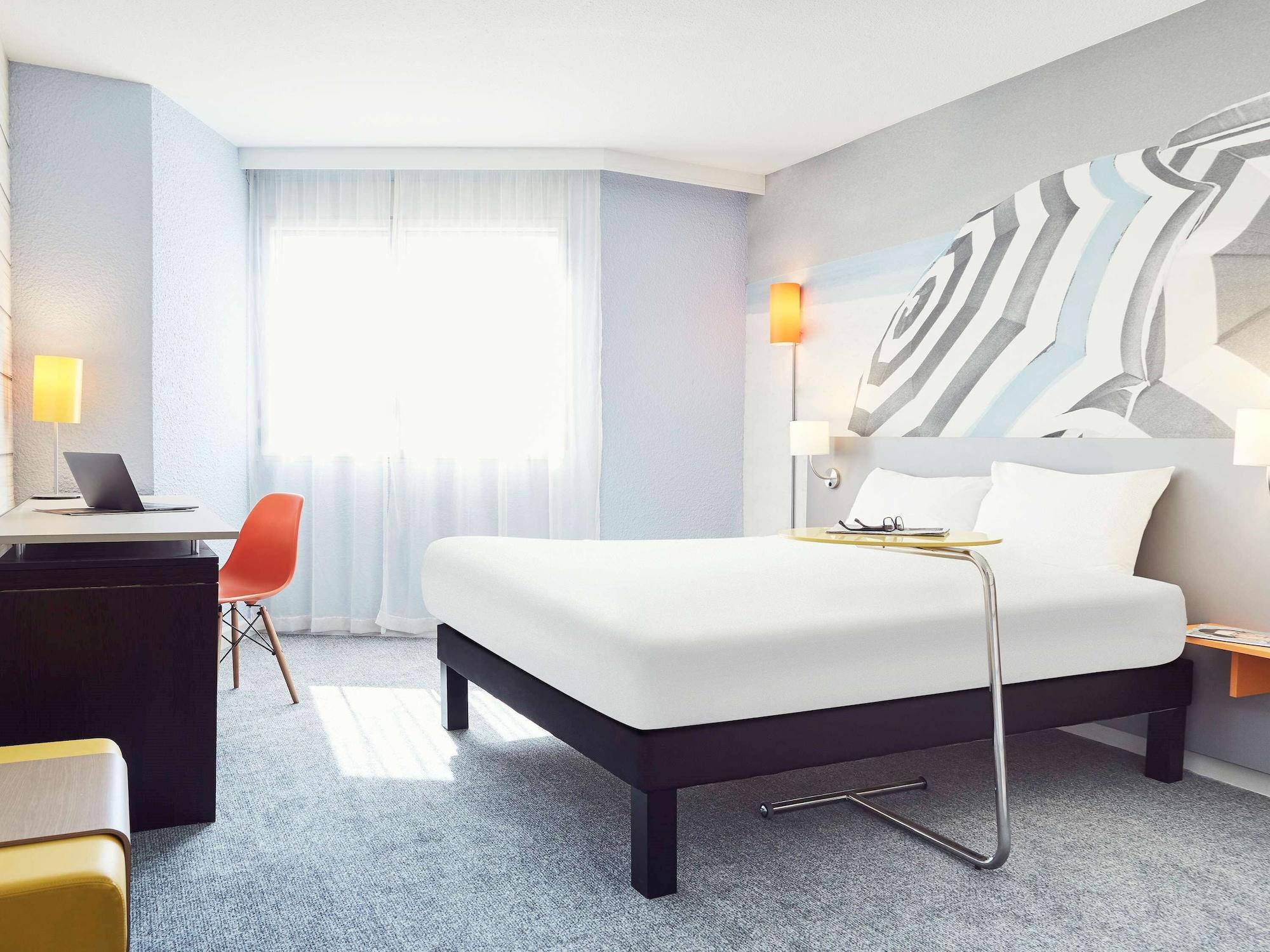 Ibis Styles Toulon La Seyne Sur Mer Bagian luar foto