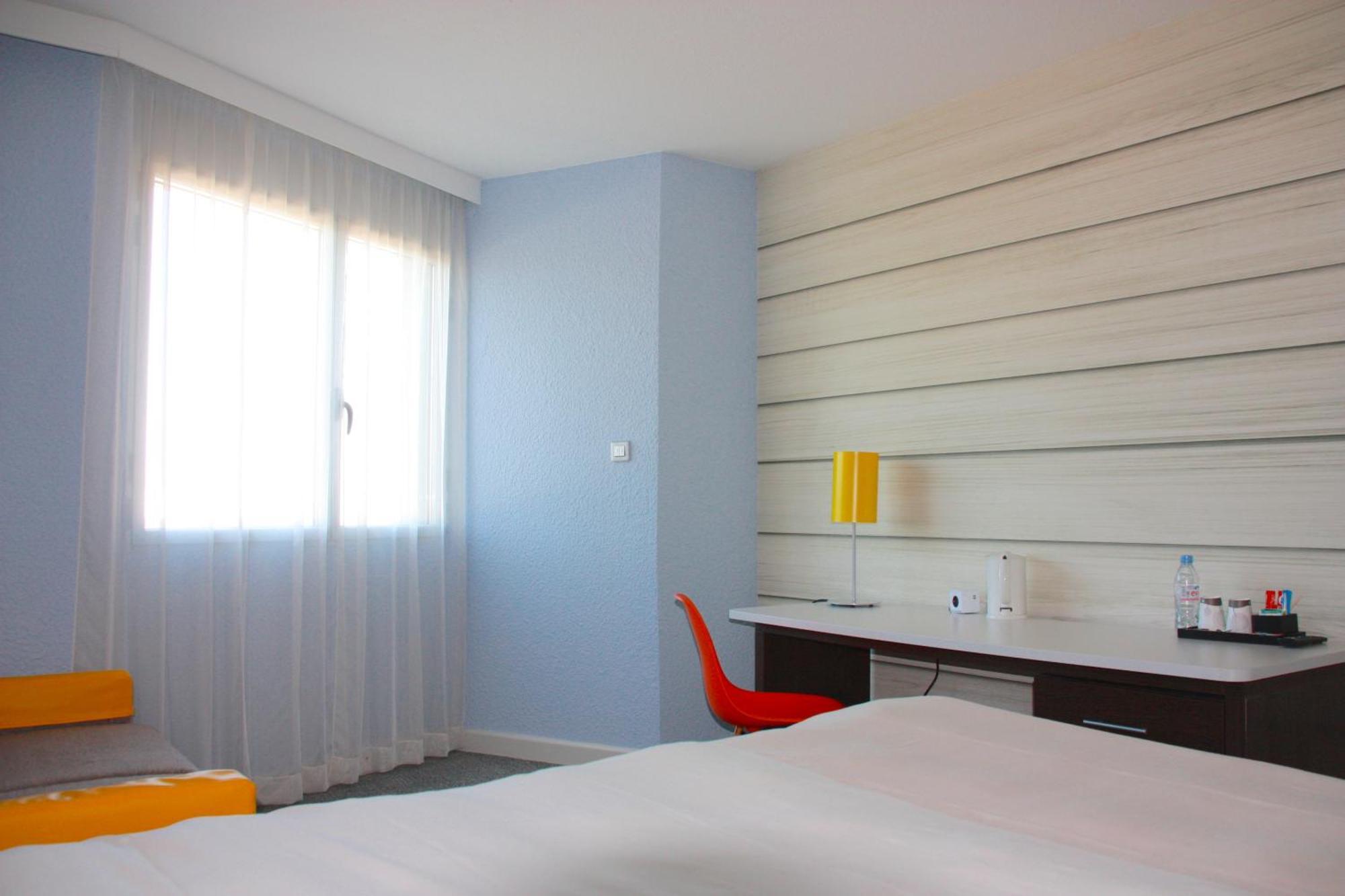 Ibis Styles Toulon La Seyne Sur Mer Bagian luar foto