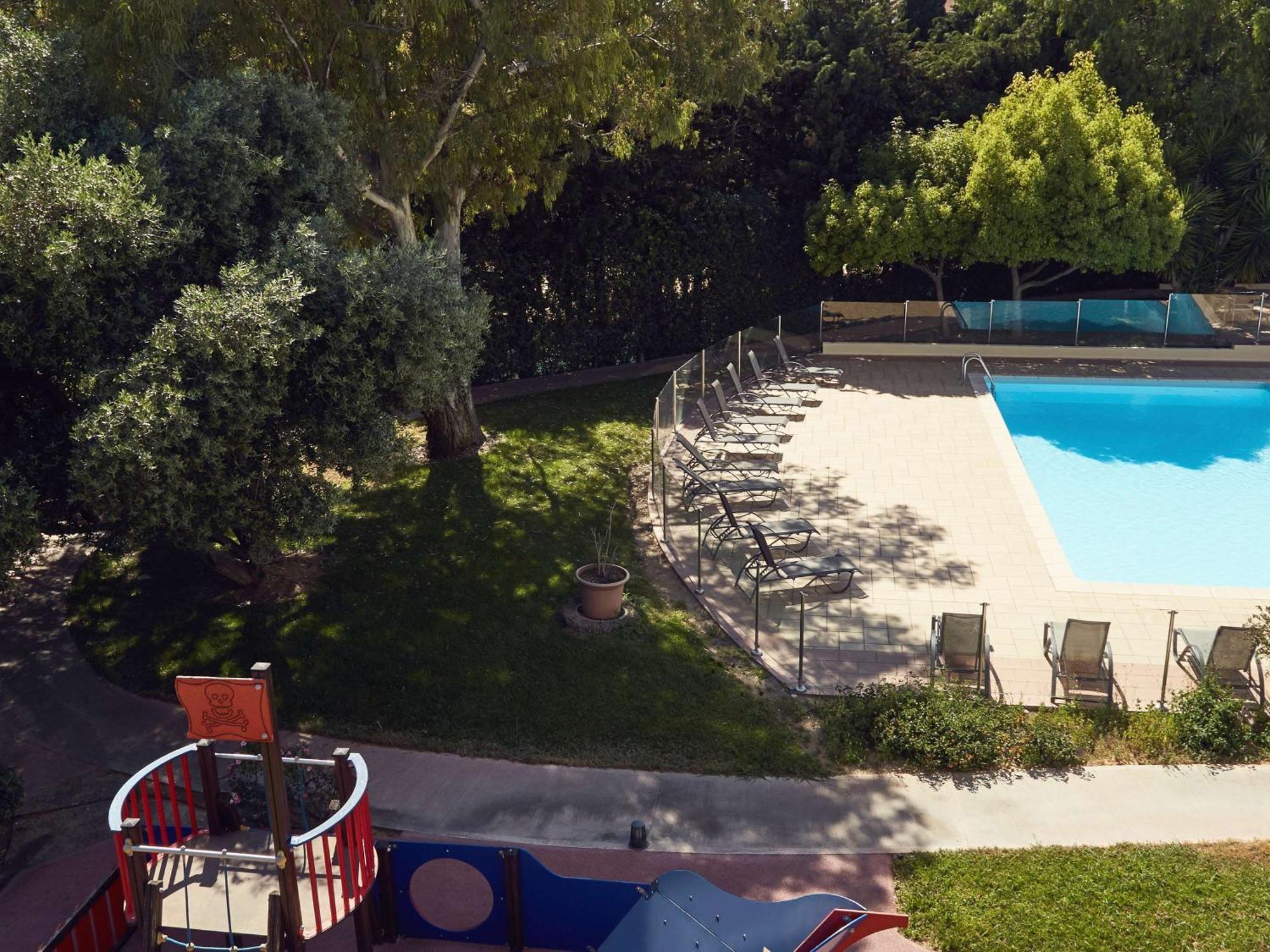 Ibis Styles Toulon La Seyne Sur Mer Bagian luar foto