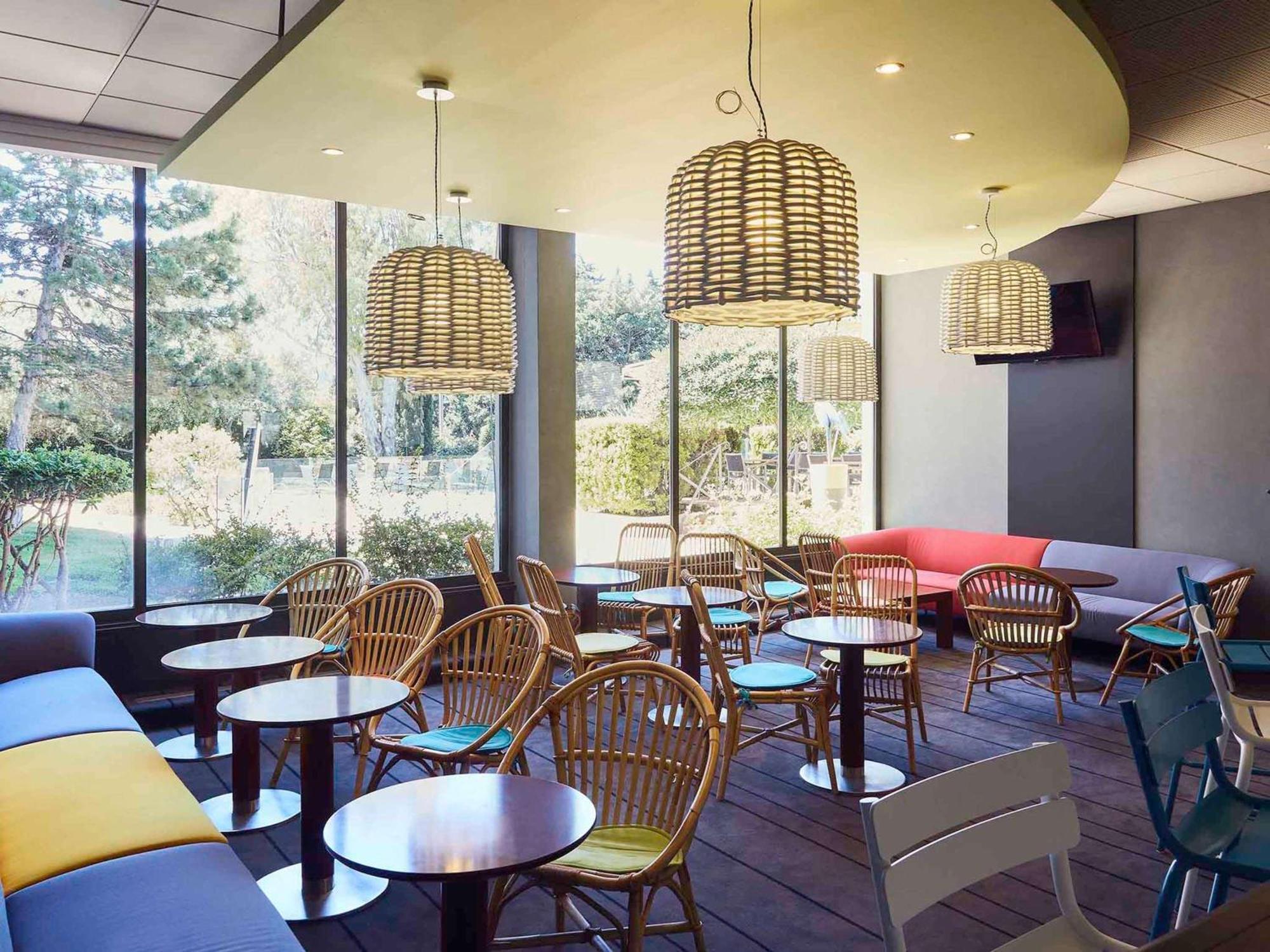 Ibis Styles Toulon La Seyne Sur Mer Bagian luar foto