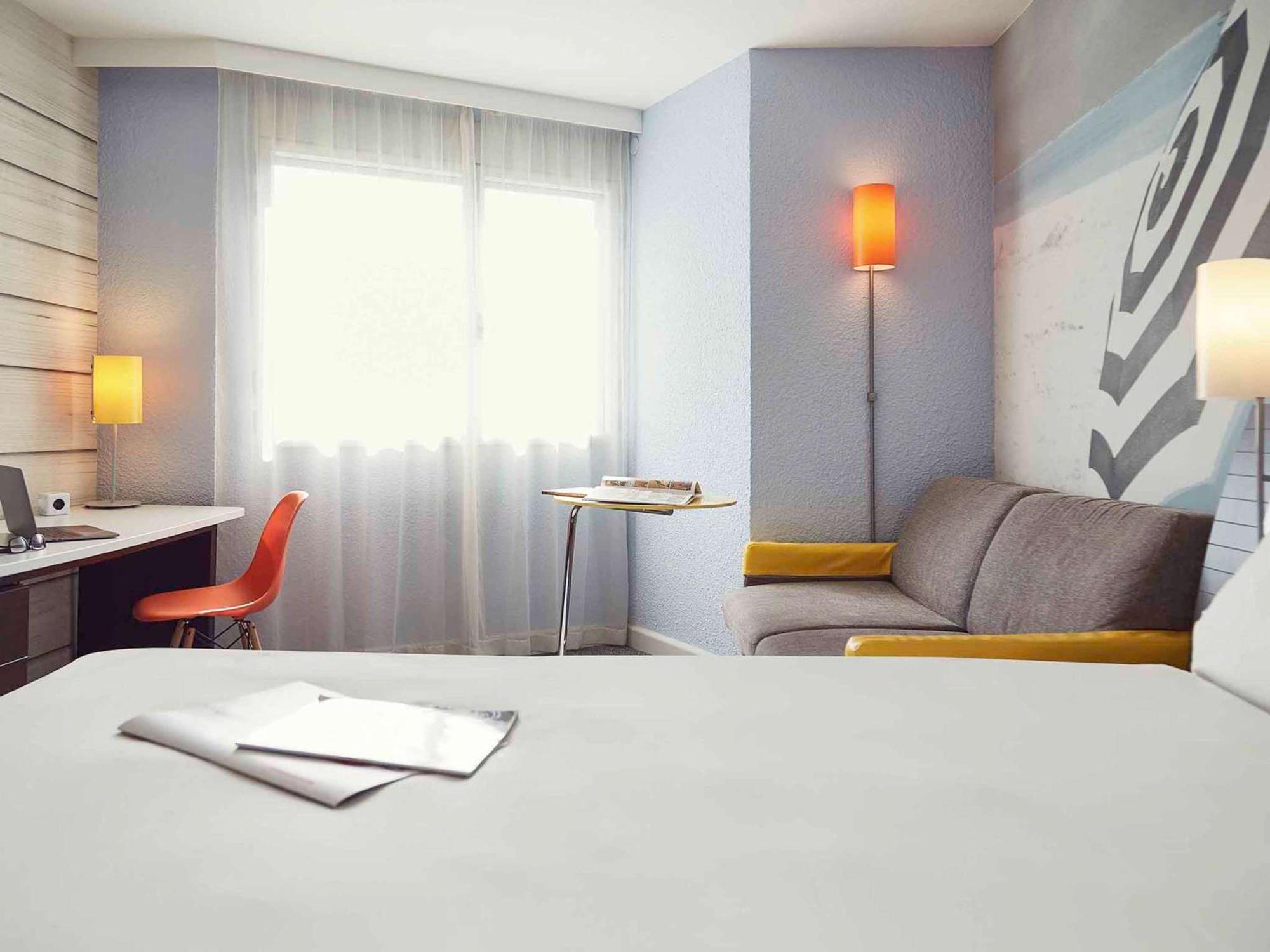Ibis Styles Toulon La Seyne Sur Mer Bagian luar foto