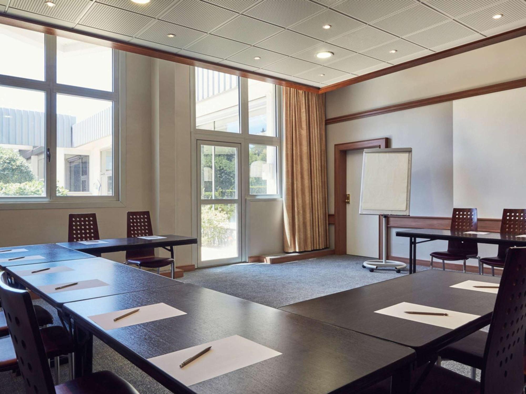 Ibis Styles Toulon La Seyne Sur Mer Bagian luar foto