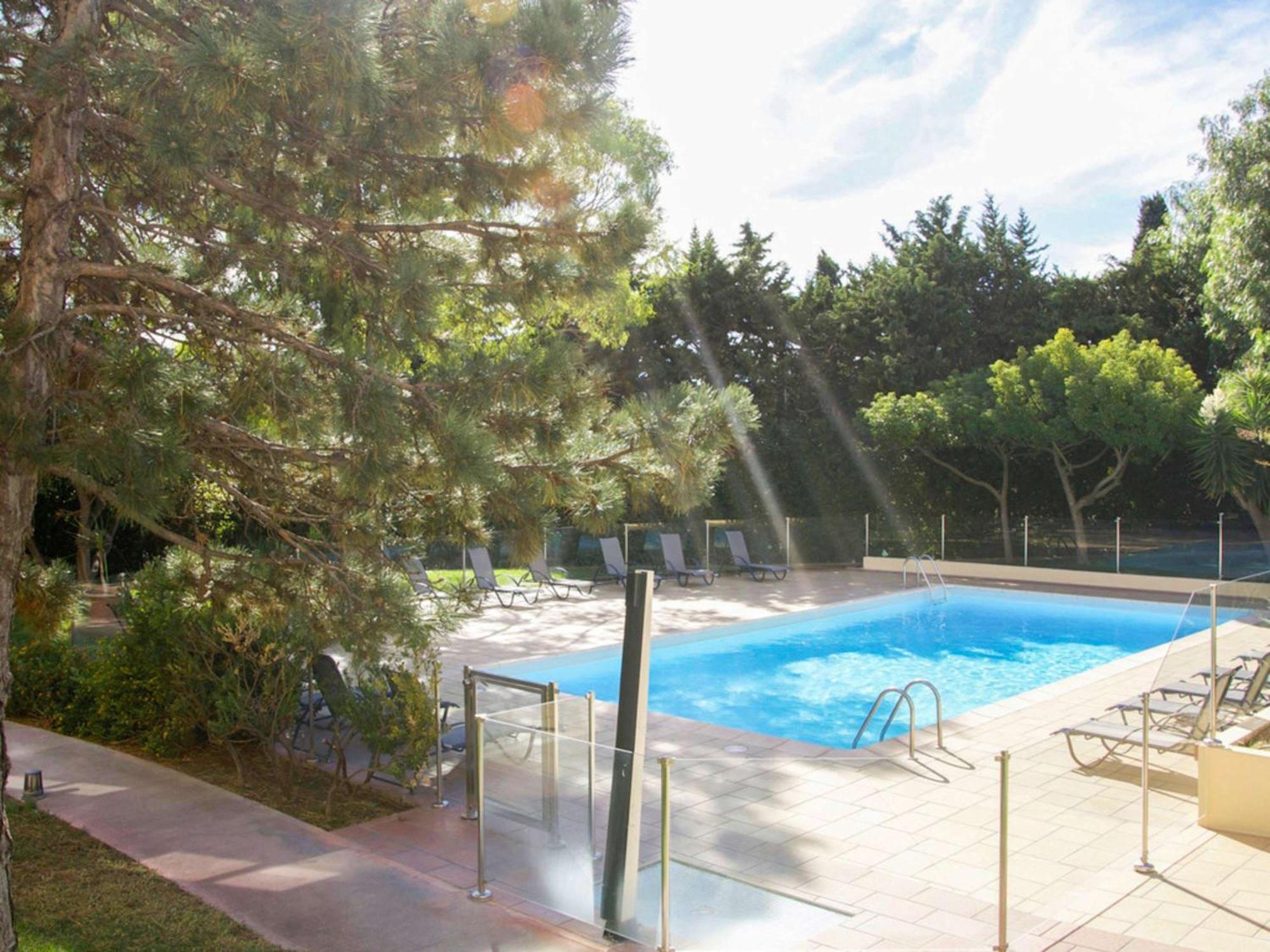 Ibis Styles Toulon La Seyne Sur Mer Bagian luar foto