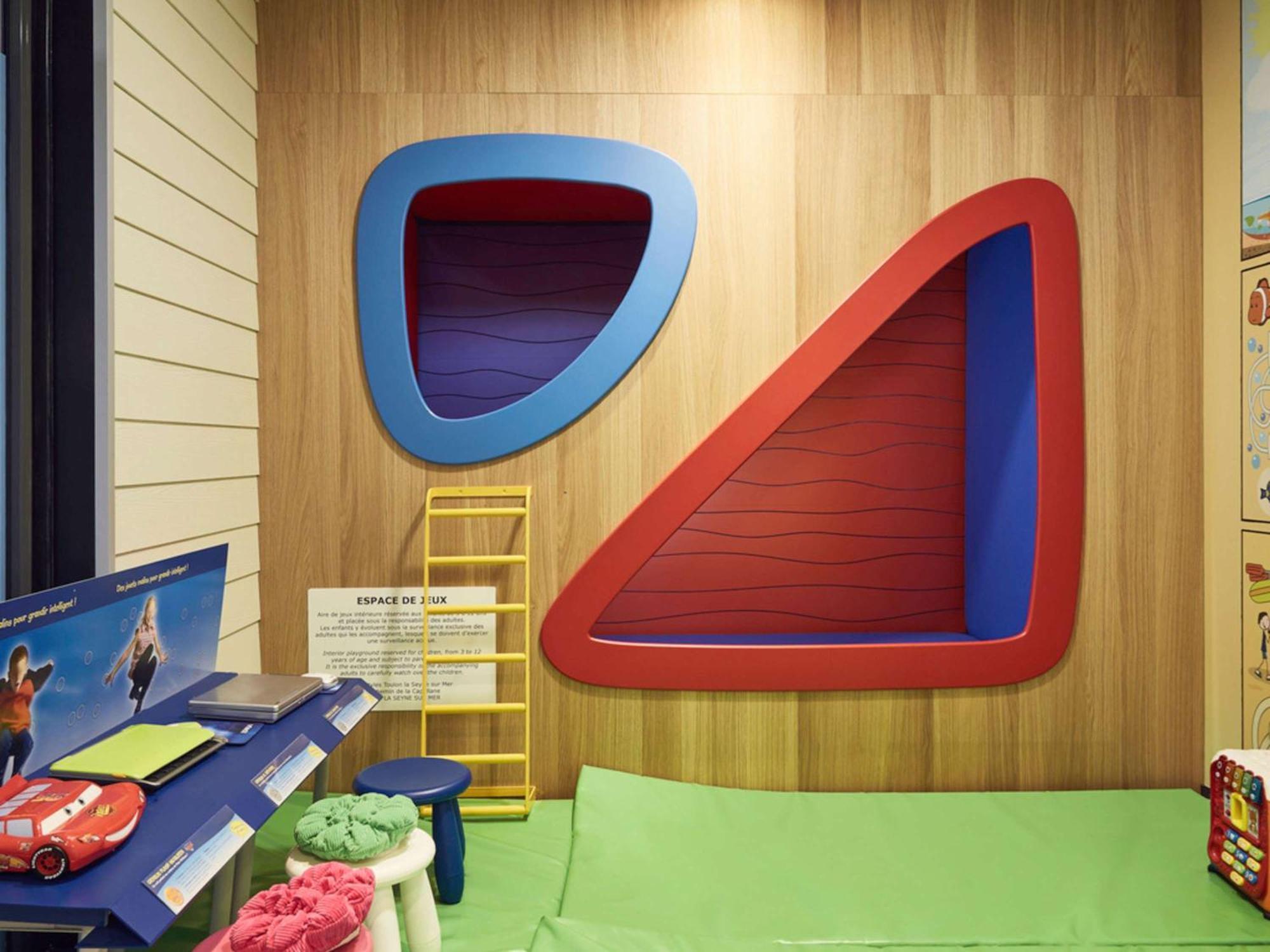 Ibis Styles Toulon La Seyne Sur Mer Bagian luar foto