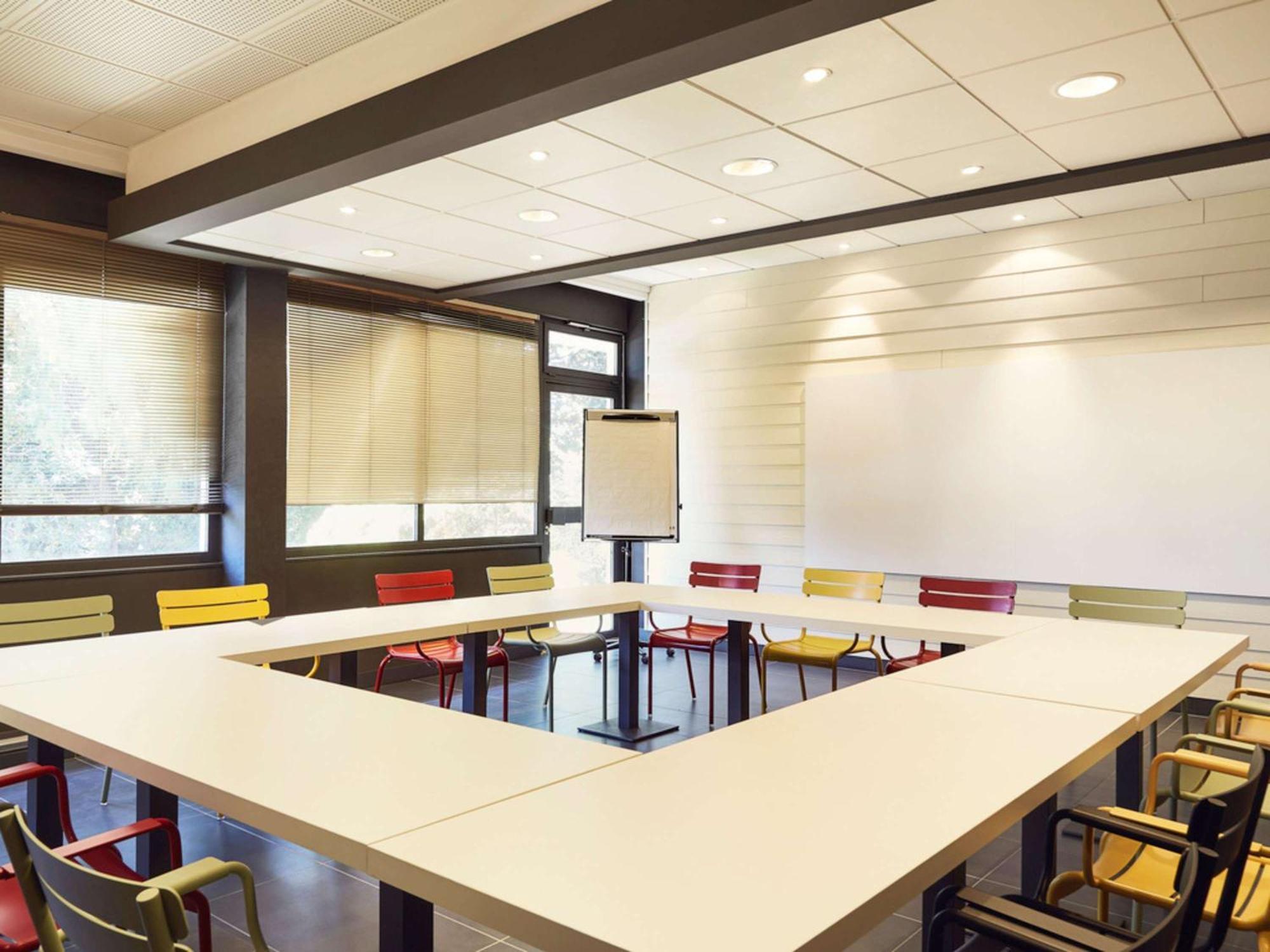 Ibis Styles Toulon La Seyne Sur Mer Bagian luar foto