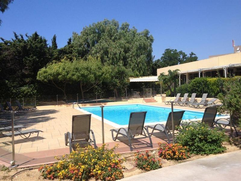 Ibis Styles Toulon La Seyne Sur Mer Bagian luar foto