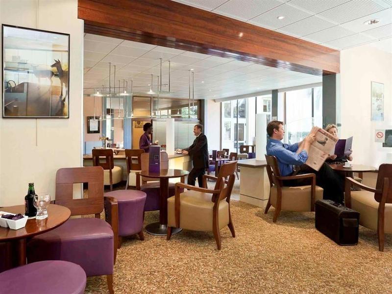 Ibis Styles Toulon La Seyne Sur Mer Bagian luar foto